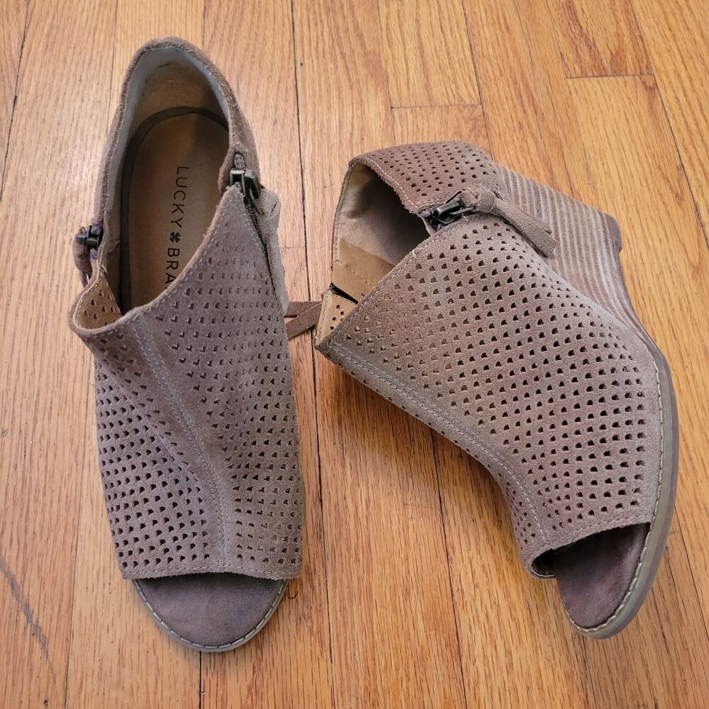 Lucky Brand 8M Leather Wedge Sandals Perforated Open Toe JABILO Sesame Brown